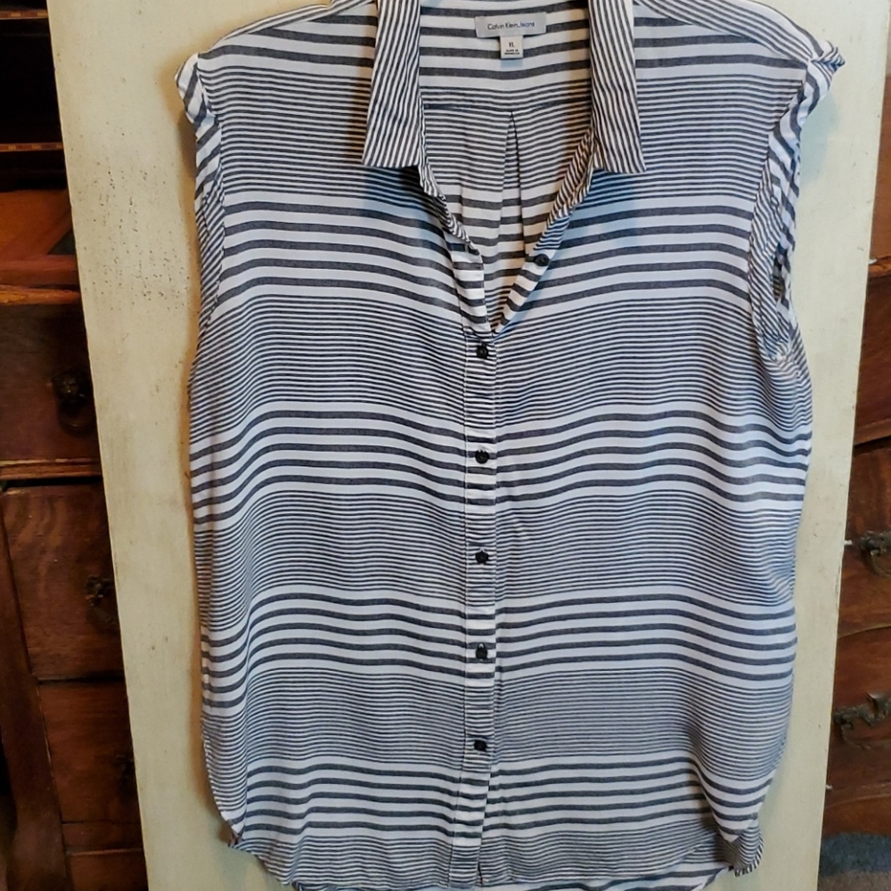 Calvin Klein Jeans sleeveless button down shirt